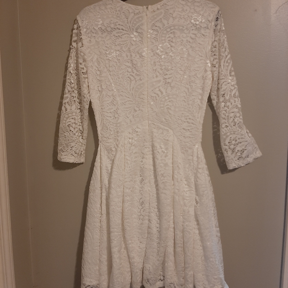 Lulu's Lace Dress - Picture 2 of 3
